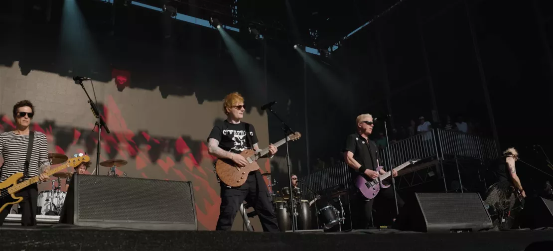 Ed Sheeran monte sur scène aux côtés de The OffSpring