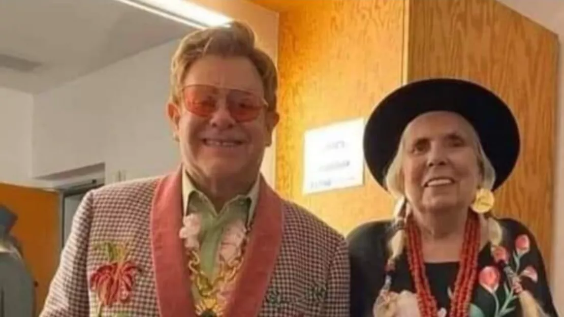 Elton John et Joni Mitchell ensemble pour interpréter "I'm Still Standing"