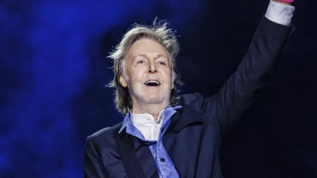 Paul McCartney se la joue Père Noël en interprétant son "Wonderful Christmastime !"