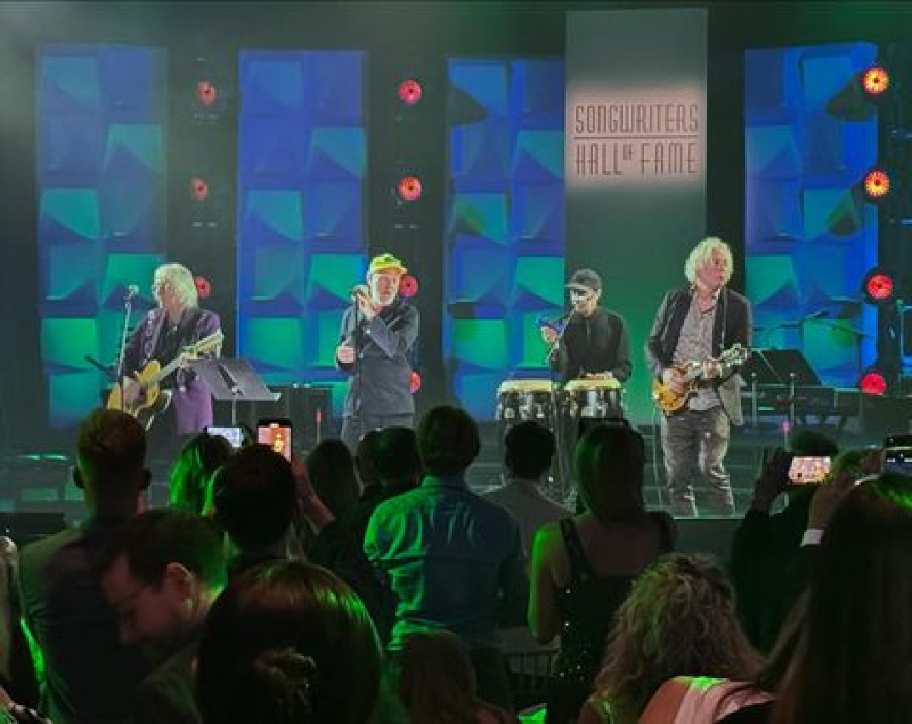 R.E.M. incite aux américains de voter d'une façon originale ! R.E.M. incite aux américains de voter d'une façon originale !