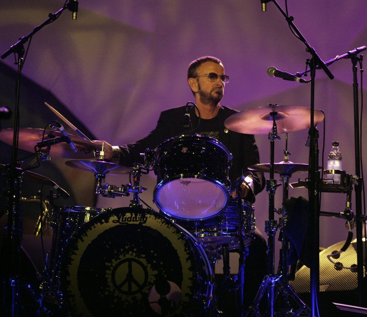 Ringo Starr en duo avec un membre des Strokes ! Ringo Starr en duo avec un membre des Strokes !