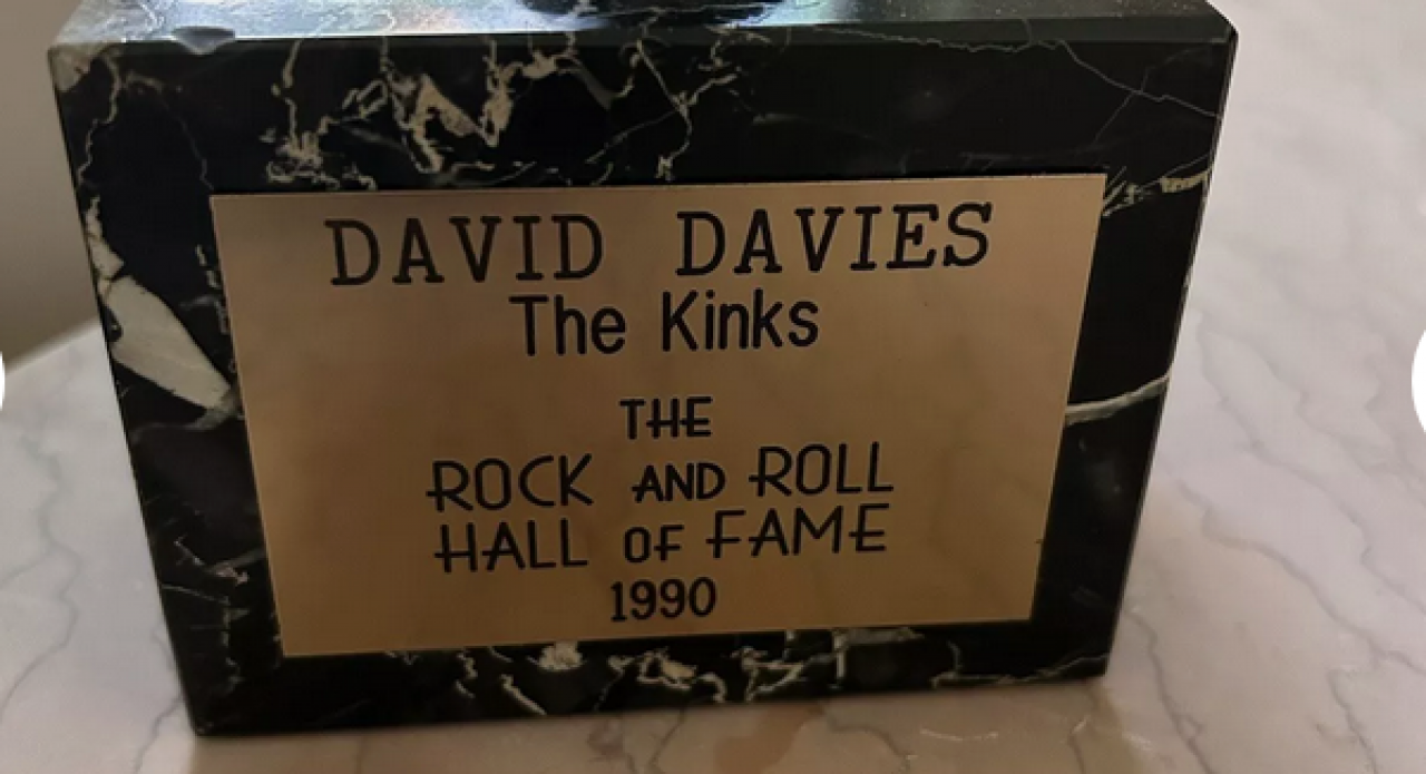The Kinks : la plaque du Rock N'Roll Hall Of Fame en vente sur eBay The Kinks : la plaque du Rock N'Roll Hall Of Fame en vente sur eBay