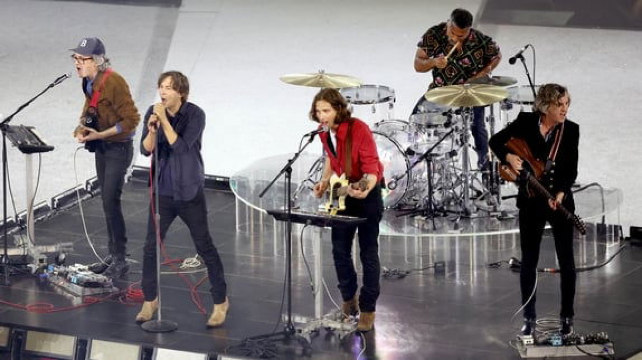 Phoenix fait le show à la cérémonie de clôture des JO 2024 Phoenix fait le show à la cérémonie de clôture des JO 2024