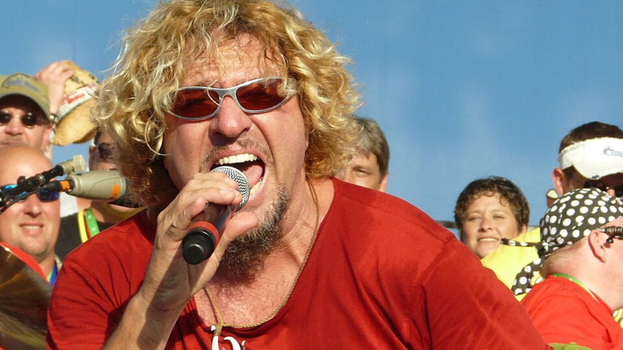 AC/DC : Sammy Hagar d&eacute;signe le meilleur album du groupe et rend hommage &agrave; Bon Scott