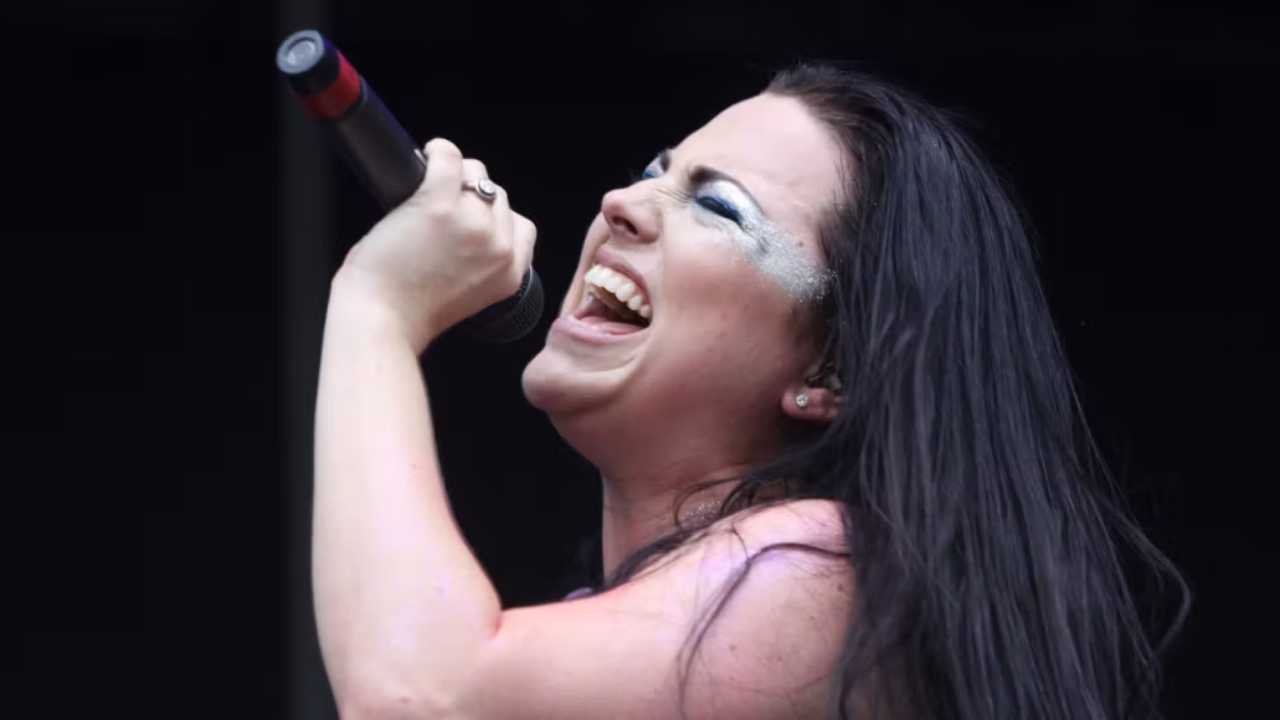 Amy Lee d'Evanescence r&eacute;v&egrave;le l'histoire de Bring Me to Life : &laquo; C'est pour lui que je l'ai &eacute;crite &raquo;