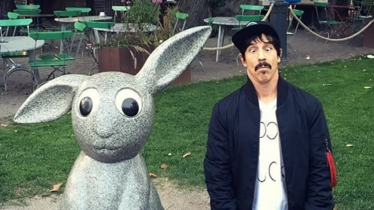 Anthony Kiedis : des Red Hot Chili Peppers au café en cannette !