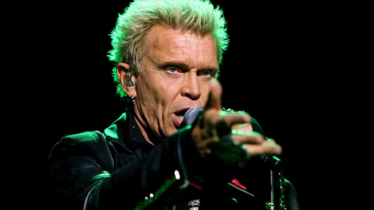 Billy Idol raconte le jour o&ugrave; il a fait une overdose d'h&eacute;ro&iuml;ne : &laquo; Je suis devenu bleu &raquo;