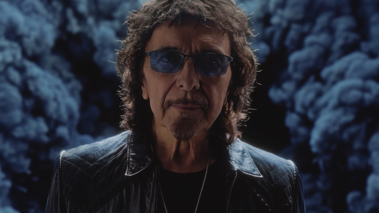 Black Sabbath : Tony Iommi annonce son nouvel album, "From The Dark", et dévoile son premirr single "World Alone" Black Sabbath : Tony Iommi annonce son nouvel album, "From The Dark", et dévoile son premirr single "World Alone"