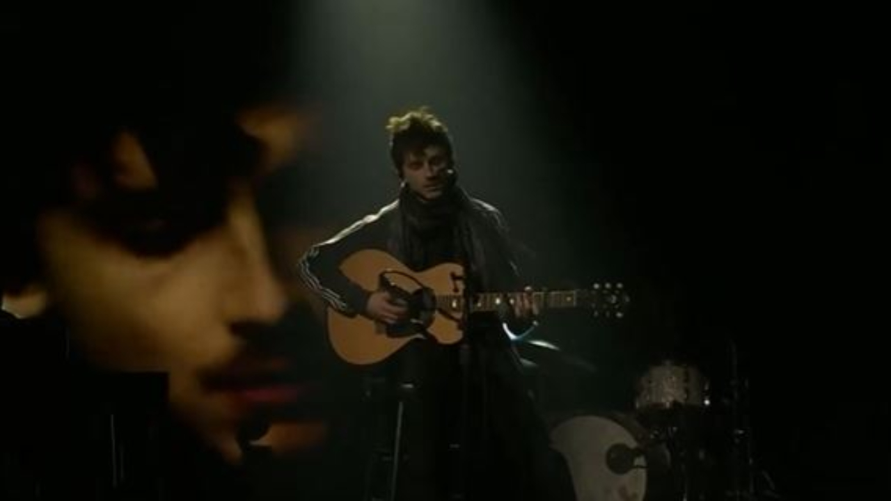Bob Dylan : Timothée Chalamet interprète 3 morceaux en live Bob Dylan : Timothée Chalamet interprète 3 morceaux en live