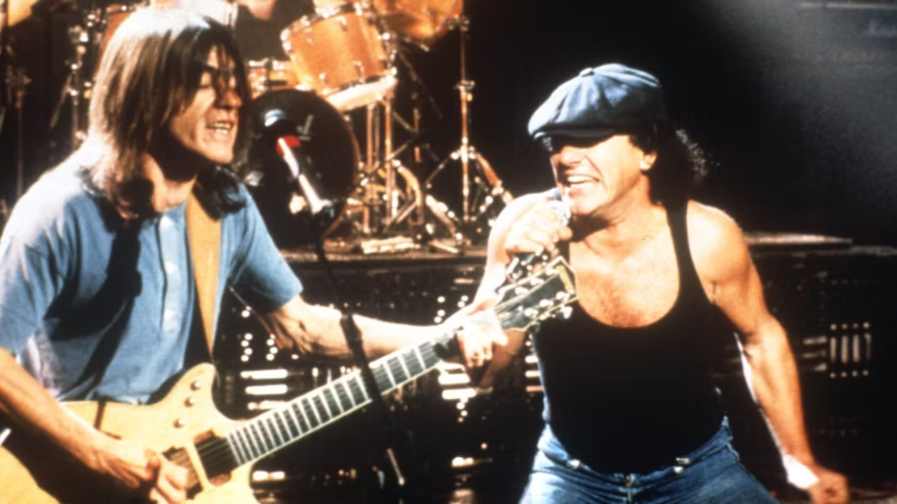 Brian Johnson d'AC/DC : « Quand Malcolm Young m'a demandé de rejoindre le groupe, j'ai cru qu'il plaisantait. » Brian Johnson d'AC/DC : « Quand Malcolm Young m'a demandé de rejoindre le groupe, j'ai cru qu'il plaisantait. »