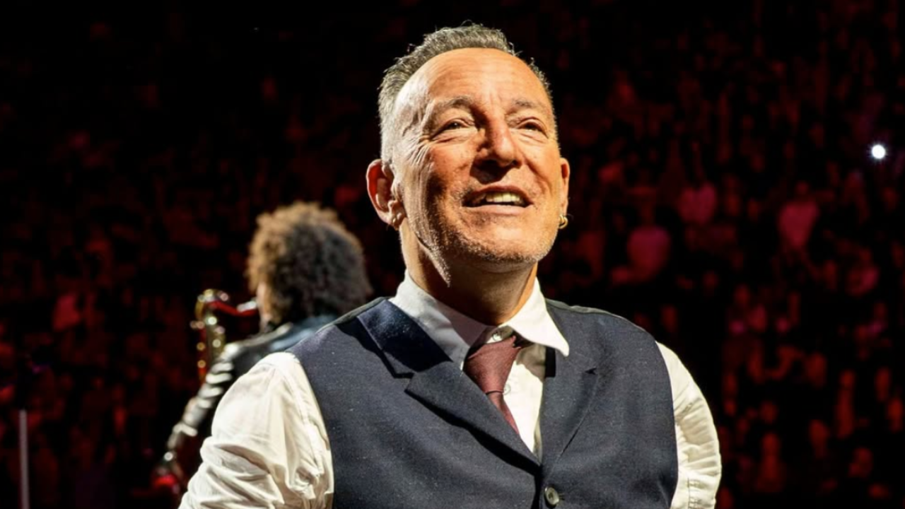 Bruce Springsteen livre une performance iconique dans un show avec plusieurs invités de légende ! Bruce Springsteen livre une performance iconique dans un show avec plusieurs invités de légende !