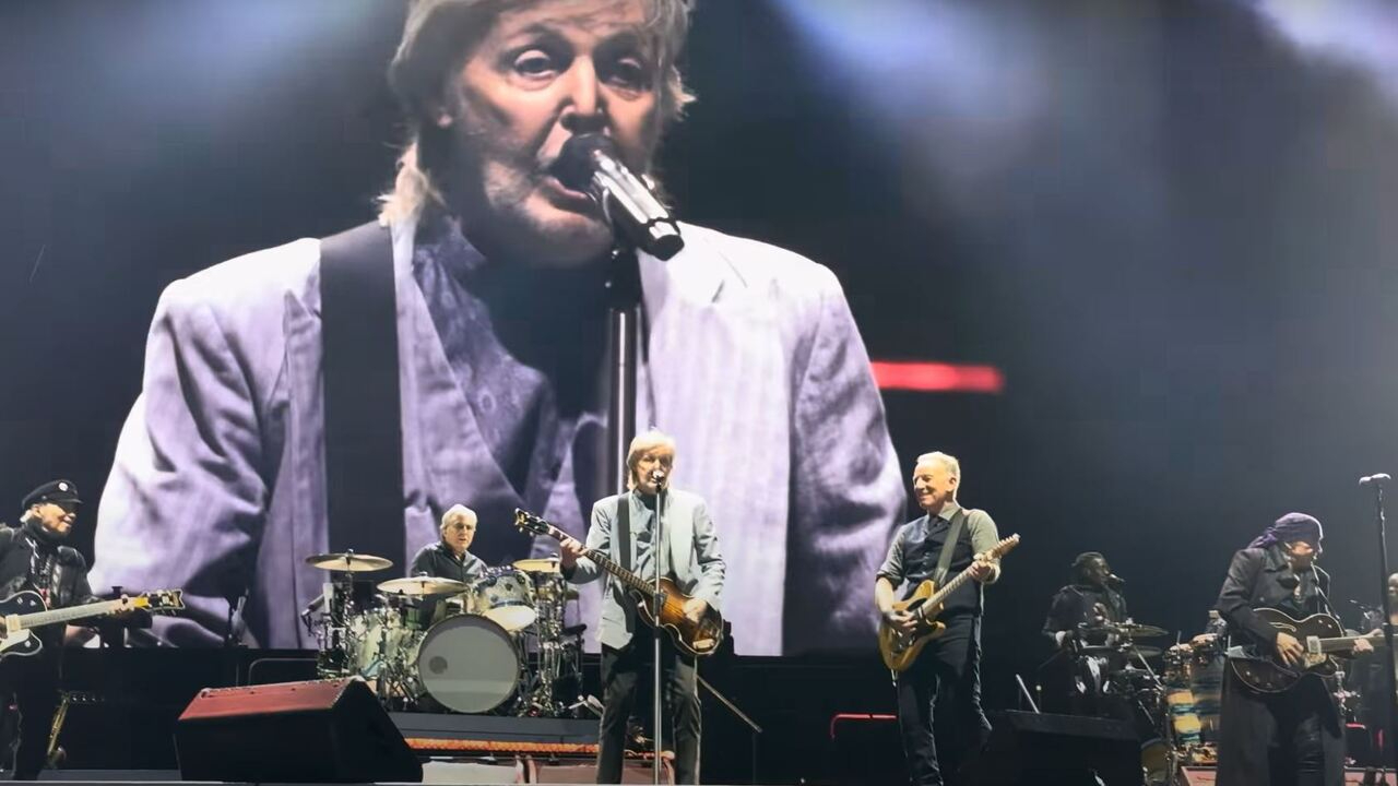 Bruce Springsteen surprend les fans avec Paul McCartney sur scène à Liverpool Bruce Springsteen surprend les fans avec Paul McCartney sur scène à Liverpool