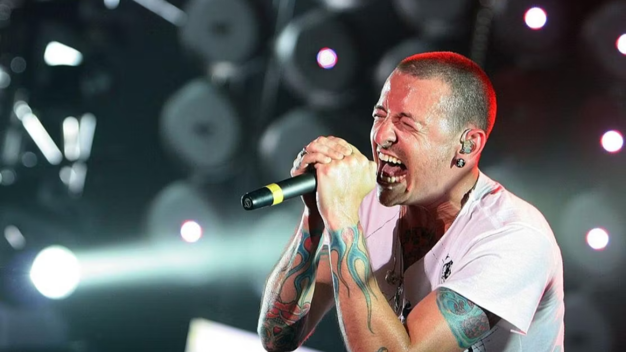 Chester Bennington, le r&eacute;cit de son adolescence. Son p&egrave;re : &laquo; Je ne peux plus &eacute;couter ses chansons. &raquo;