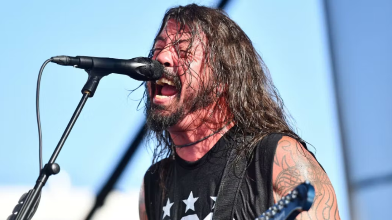 Dave Grohl (Foo Fighters) : l’incroyable phrase sur un pare-chocs qui a changé sa vie Dave Grohl (Foo Fighters) : l’incroyable phrase sur un pare-chocs qui a changé sa vie