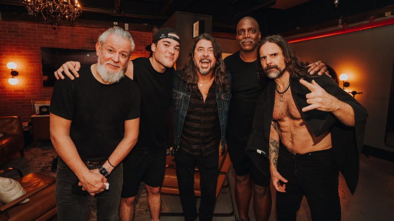 Dave Grohl (Foo Fighters) rejoint Sepultura sur sc&egrave;ne pour leur dernier concert aux &Eacute;tats-Unis !
