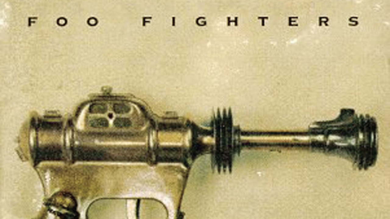 Foo Fighters : l'histoire du premier album du groupe qui a permis à Dave Grohl de sortir de l'ombre de Nirvana Foo Fighters : l'histoire du premier album du groupe qui a permis à Dave Grohl de sortir de l'ombre de Nirvana