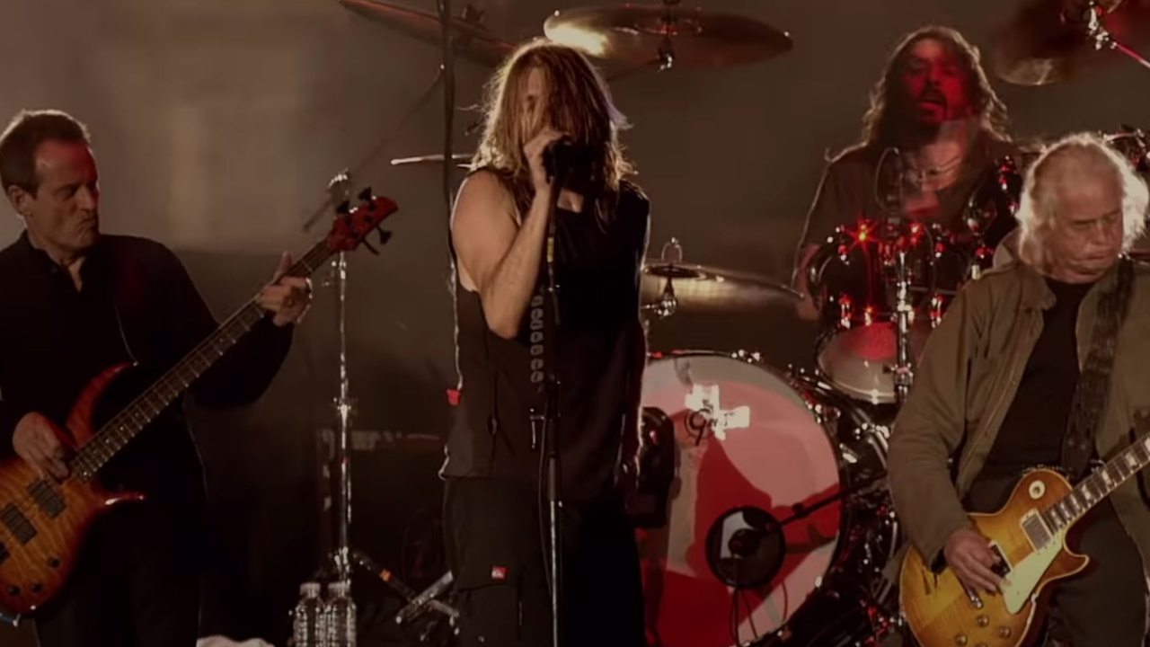 Foo Fighters : le récit du concert au stade de Wembley avec Jimmy Page et John Paul Jones de Led Zeppelin. Foo Fighters : le récit du concert au stade de Wembley avec Jimmy Page et John Paul Jones de Led Zeppelin.