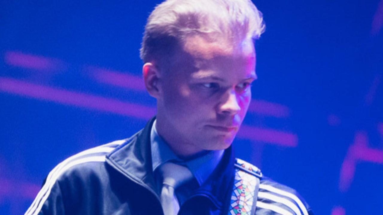 Geordie Greep accusé d'agression sexuelle : le chanteur reconnaît avoir embrassé une femme pendant son sommeil et s'excuse Geordie Greep accusé d'agression sexuelle : le chanteur reconnaît avoir embrassé une femme pendant son sommeil et s'excuse