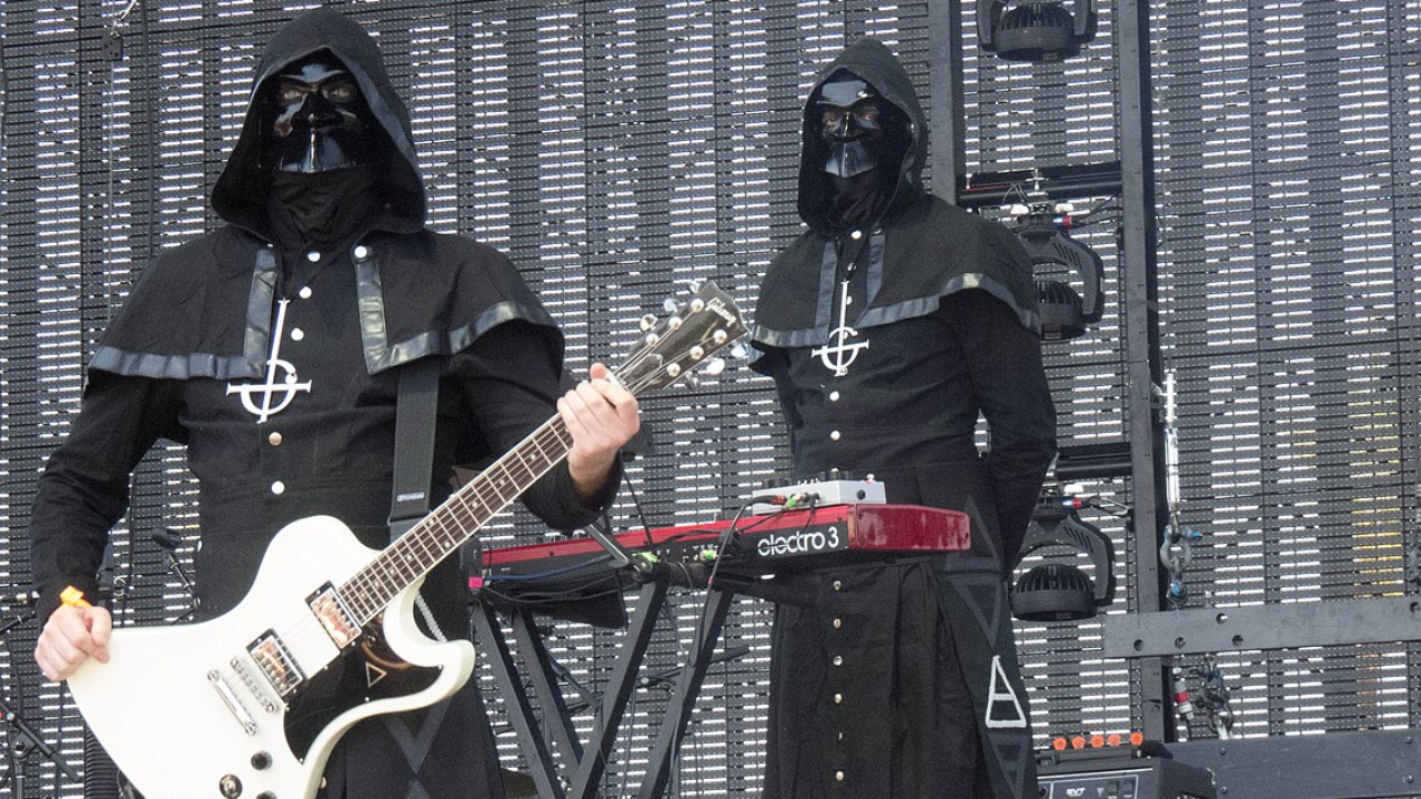 Ghost : l'incroyable histoire des diff&eacute;rents Papa Emeritus du groupe !