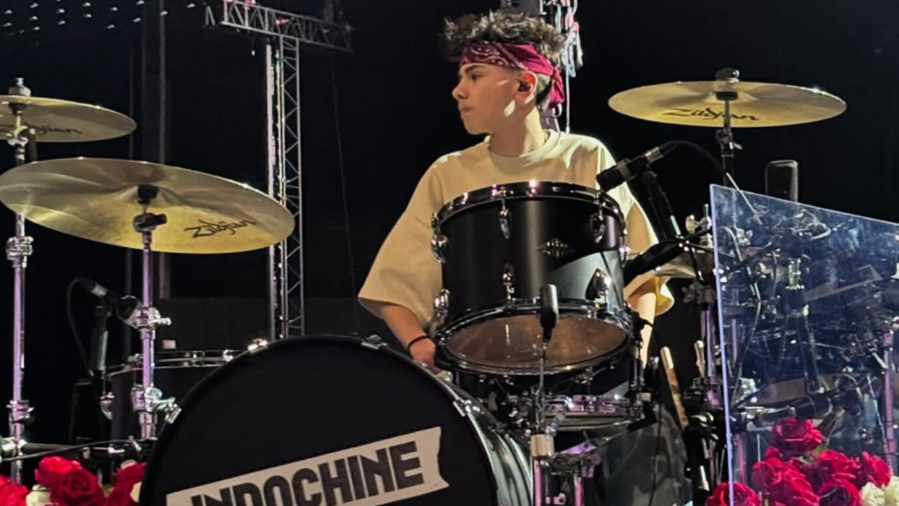 Indochine fait vivre un moment inoubliable à un jeune fan ! Indochine fait vivre un moment inoubliable à un jeune fan !