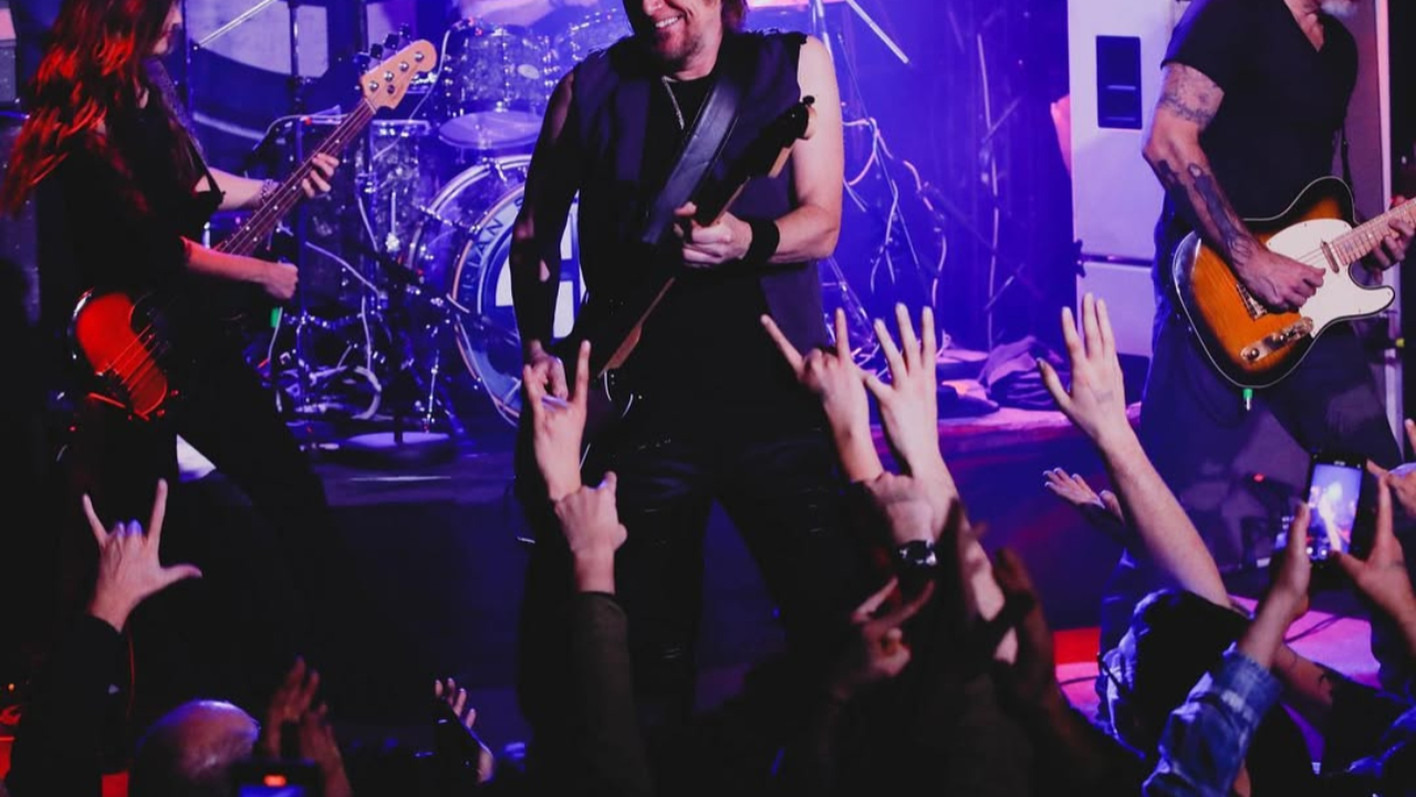 Iron Maiden : Le guitariste a perdu sa maison dans les flammes de Malibu Iron Maiden : Le guitariste a perdu sa maison dans les flammes de Malibu