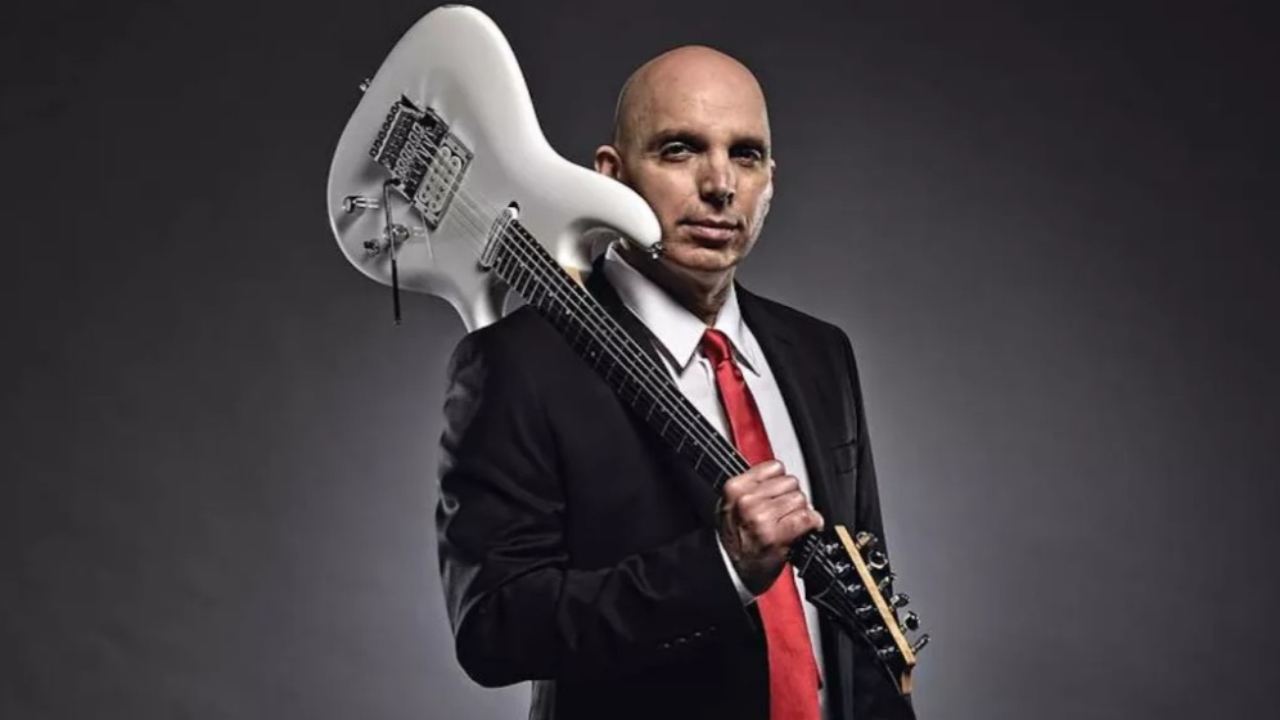 Joe Satriani explique pourquoi il avait refus&eacute; de jouer les morceaux de Van Halen