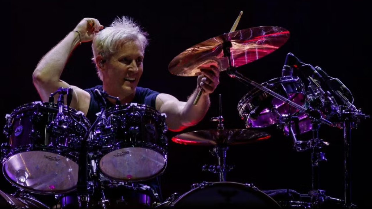 Josh Freese &agrave; propos de son exp&eacute;rience au sein des Guns N' Roses : &laquo; Axl &eacute;tait facile &agrave; vivre, il &eacute;tait abordable et ouvert aux nouvelles id&eacute;es. &raquo;