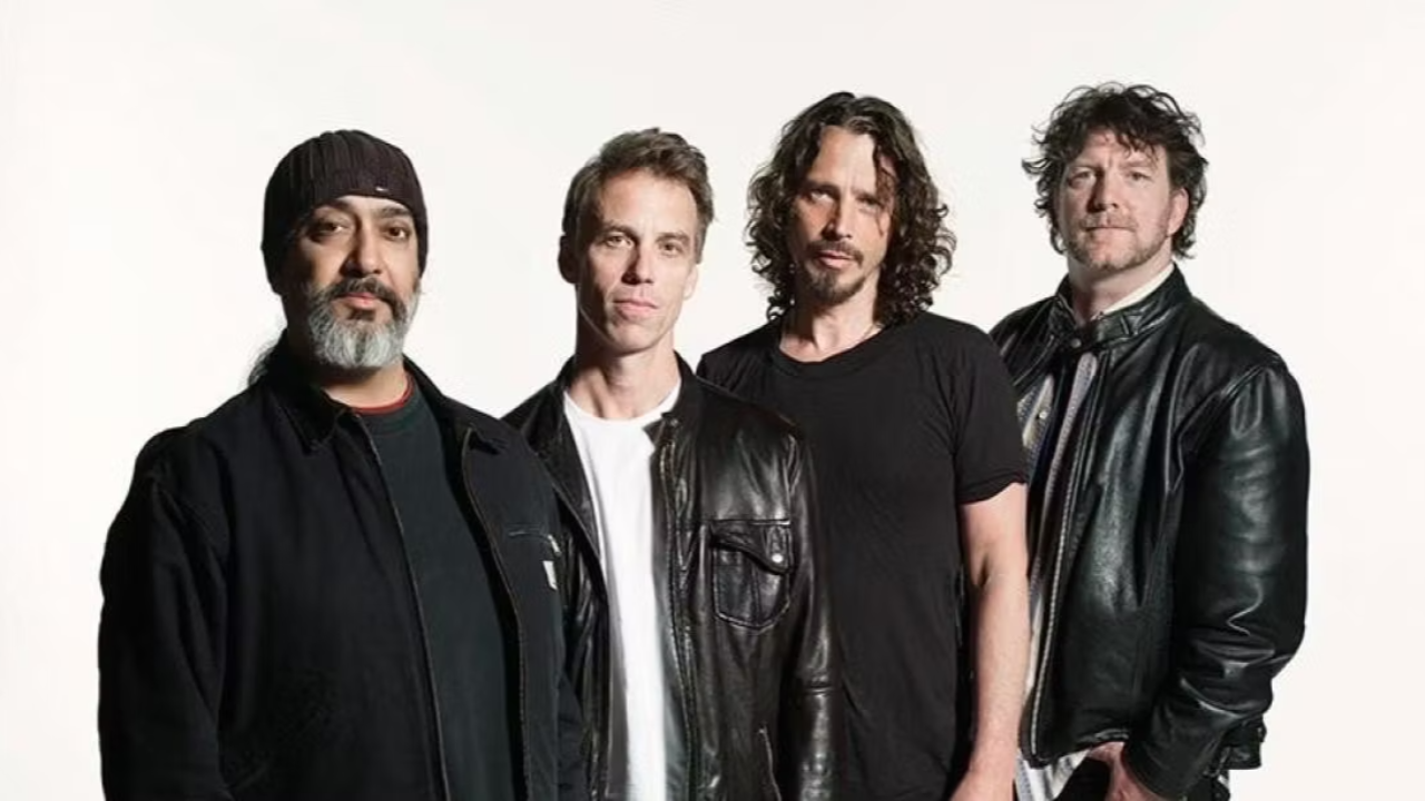 Kim Thayil de Soundgarden : « Nous finalisons le travail sur les dernières chansons de Chris Cornell. » Kim Thayil de Soundgarden : « Nous finalisons le travail sur les dernières chansons de Chris Cornell. »