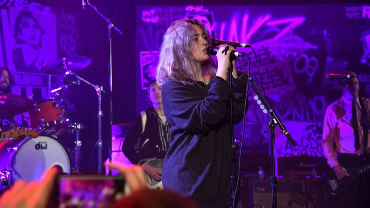 La fille de Dave Grohl, Violet vient de sortir son premier single "THUM" La fille de Dave Grohl, Violet vient de sortir son premier single "THUM"