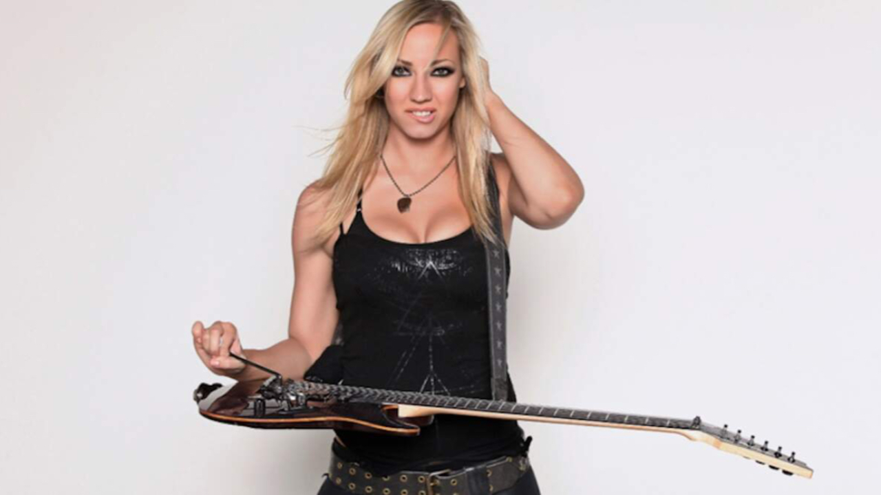 La guitariste Nita Strauss annonce une heureuse nouvelle : elle attend son premier enfant La guitariste Nita Strauss annonce une heureuse nouvelle : elle attend son premier enfant