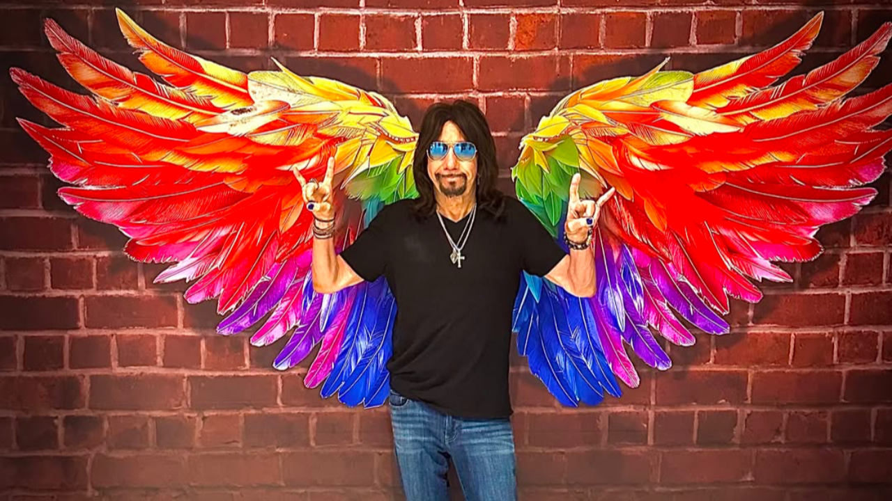 La mythique guitare "Smoker" d’Ace Frehley mise aux enchères !