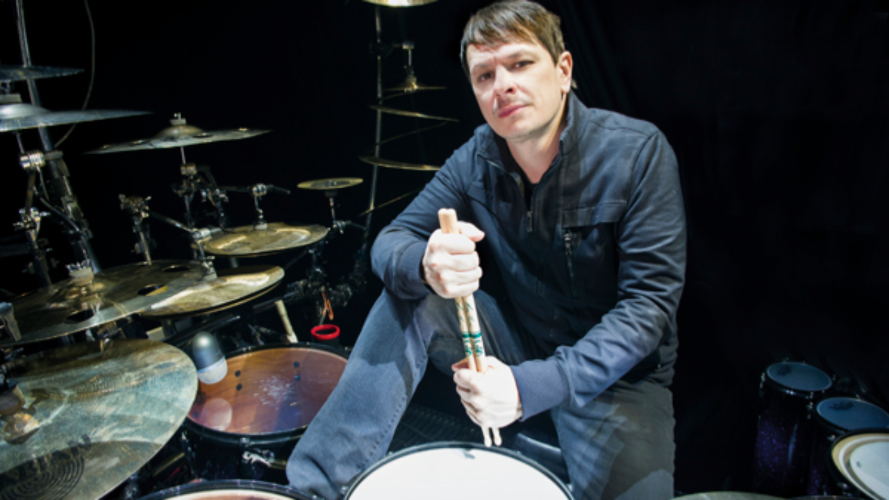 Le batteur de Korn, Ray Luzier, balance sur les coulisses sombres de l'industrie musicale