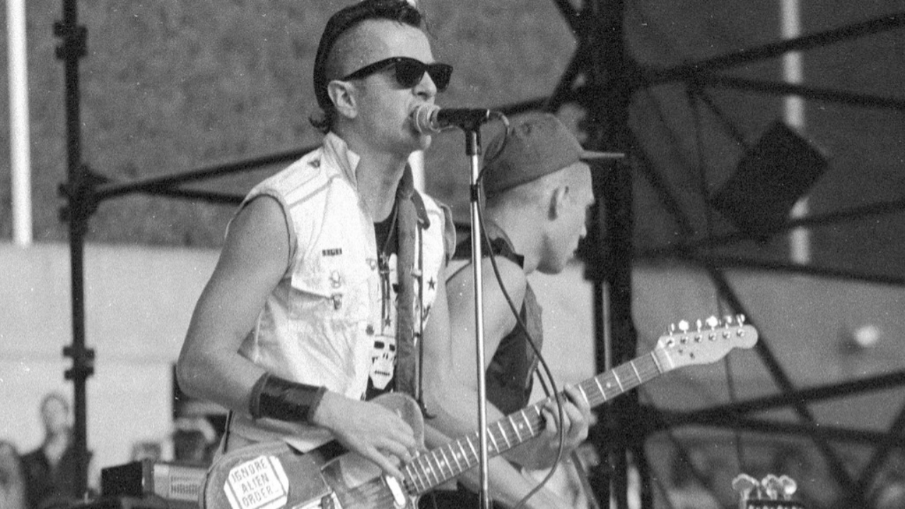 Le jour o&ugrave; Joe Strummer de The Clash a fracass&eacute; sa guitare sur un fan &agrave; Hambourg