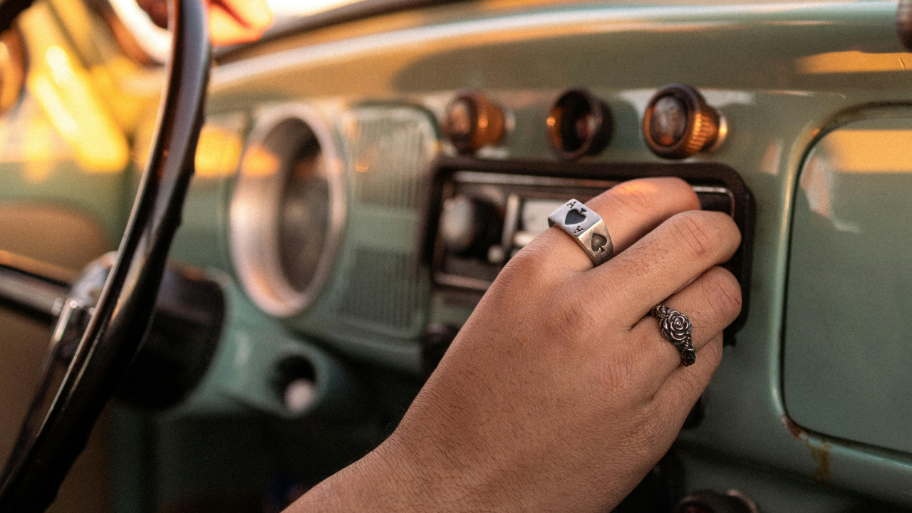 Le rock pour mieux conduire : bienfaits et avantages de la musique au volant Le rock pour mieux conduire : bienfaits et avantages de la musique au volant