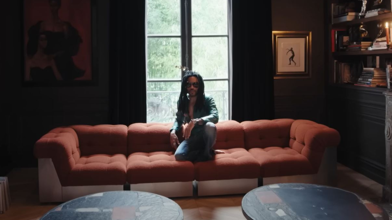 Lenny Kravitz vous invite dans son improbable domicile parisien, avec une boîte de nuit à l'intérieur
