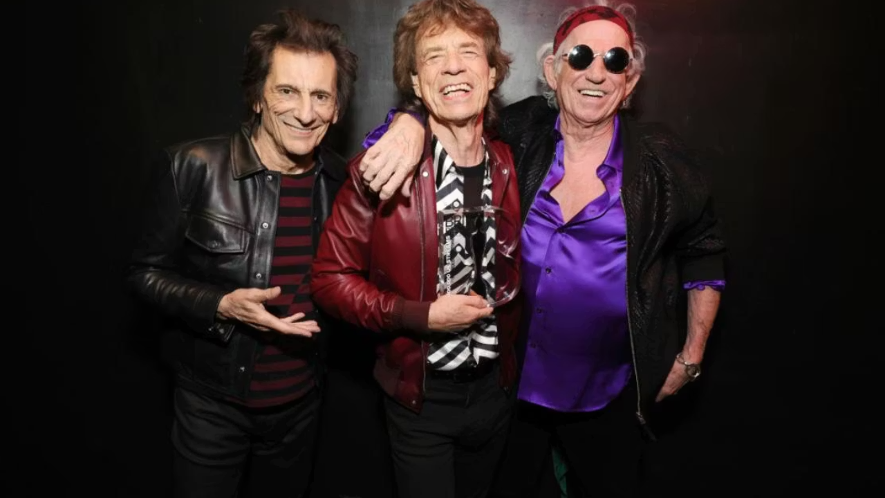 Les Rolling Stones s'expriment pour la premi&egrave;re fois apr&egrave;s l'annulation de la tourn&eacute;e : "Nous reviendrons sur sc&egrave;ne quand nous nous sentirons pr&ecirc;ts"