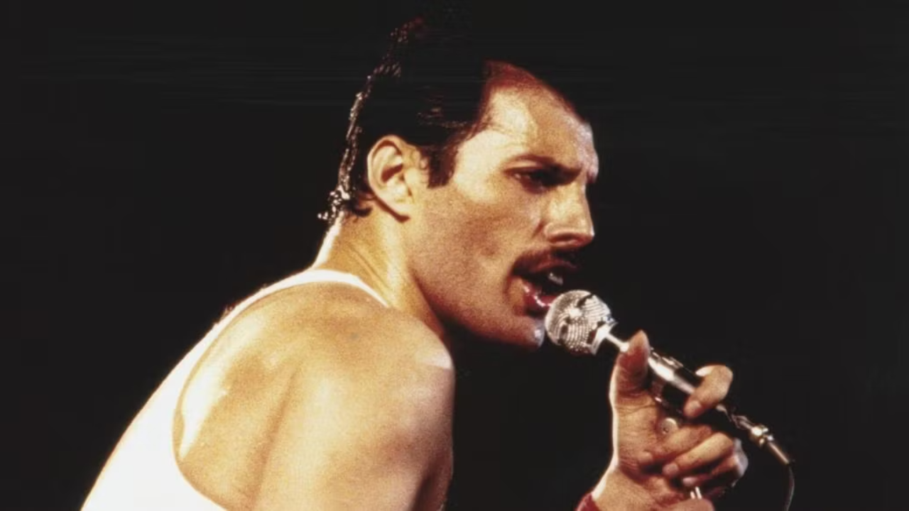 Les secrets de &laquo; Another One Bites the Dust &raquo; de Queen : des pr&eacute;tendus messages subliminaux &agrave; la ligne de basse de John Deacon