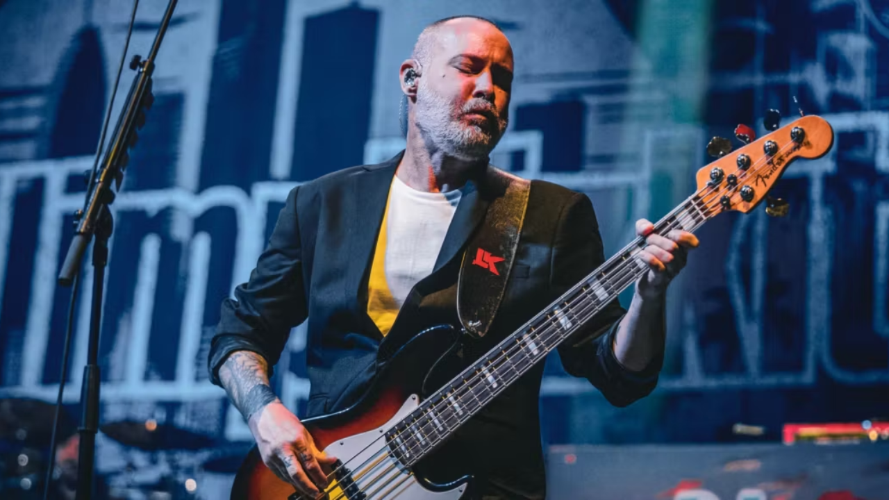 Limp Bizkit a publi&eacute; une vid&eacute;o en m&eacute;moire de Sam Rivers : &laquo; Il &eacute;tait le calme dans le chaos, l'&acirc;me de notre son. &raquo;