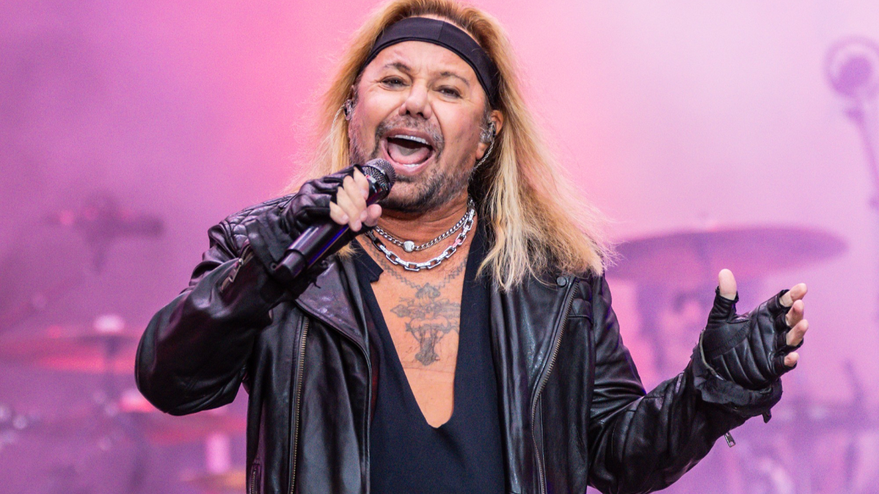Mötley Crüe : Vince Neil enfin de retour sur scène après un an d'absence Mötley Crüe : Vince Neil enfin de retour sur scène après un an d'absence