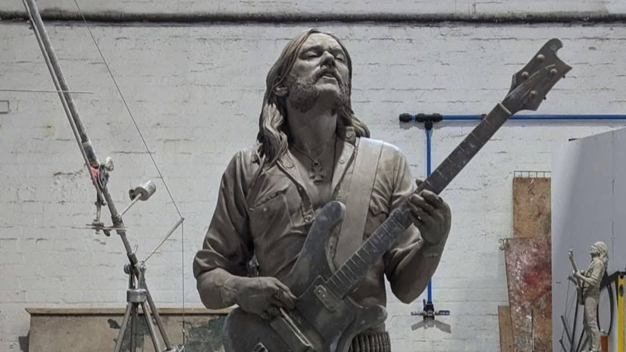 Motörhead : une statue de Lemmy Kilmister bientôt inaugurée dans sa ville natale Motörhead : une statue de Lemmy Kilmister bientôt inaugurée dans sa ville natale