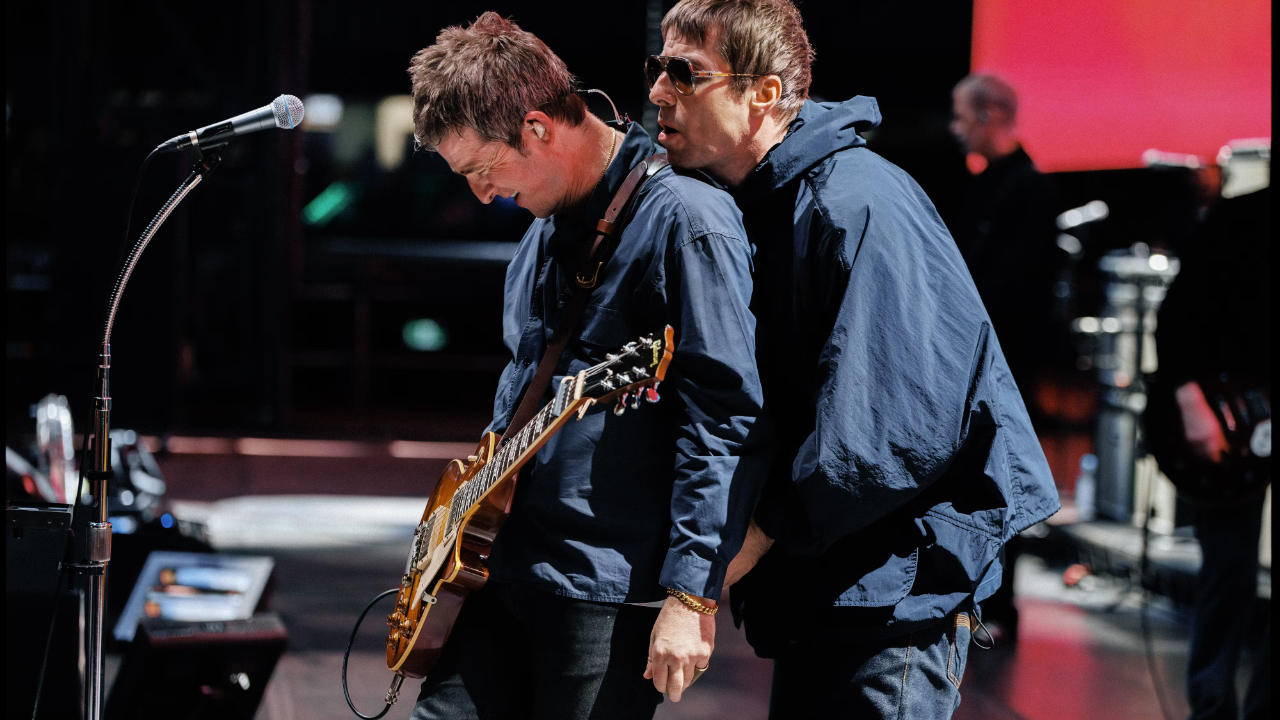 Oasis : Liam et Noel se retrouvent au stade pour assister au match de Manchester City ! Oasis : Liam et Noel se retrouvent au stade pour assister au match de Manchester City !