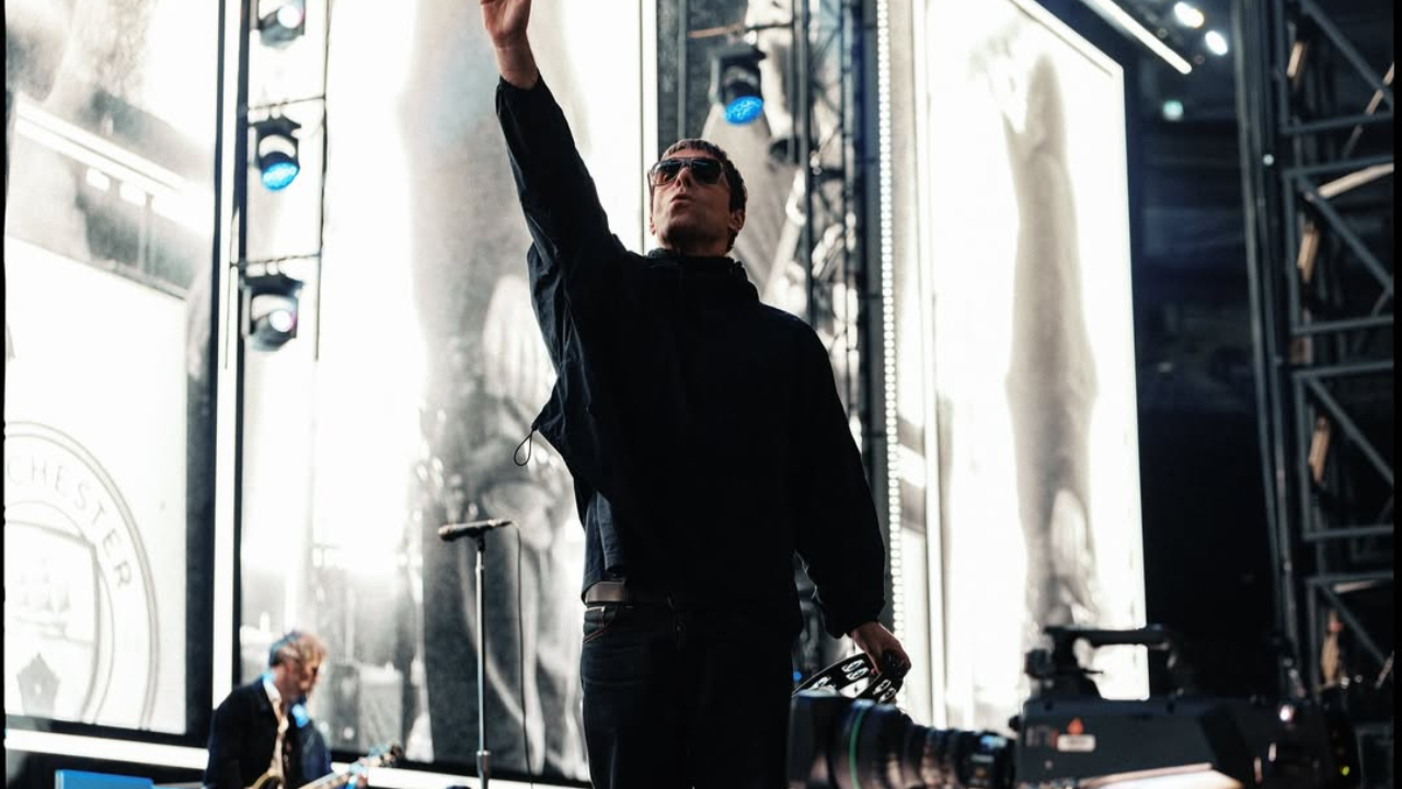 Oasis : Liam Gallagher pète un câble après un jet de projectile pendant le concert à Melbourne !