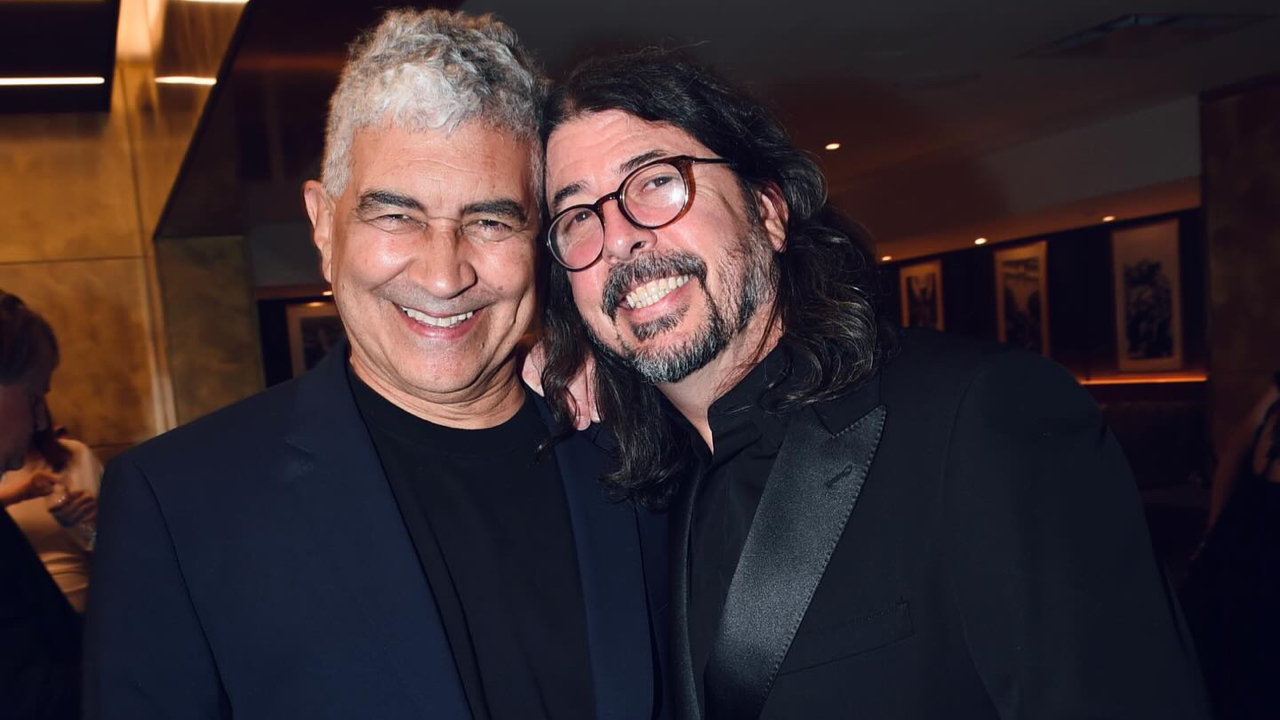 "Pat doit jouer avec nous" : pourquoi Dave Grohl considère Pat Smear comme indispensable aux Foo Fighters "Pat doit jouer avec nous" : pourquoi Dave Grohl considère Pat Smear comme indispensable aux Foo Fighters