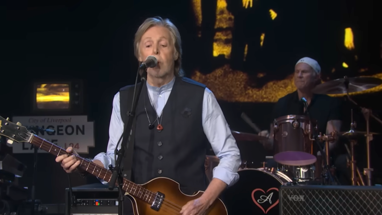 Paul McCartney fini avec brio la 51e saison de Saturday Night Live en musique ! Paul McCartney fini avec brio la 51e saison de Saturday Night Live en musique !