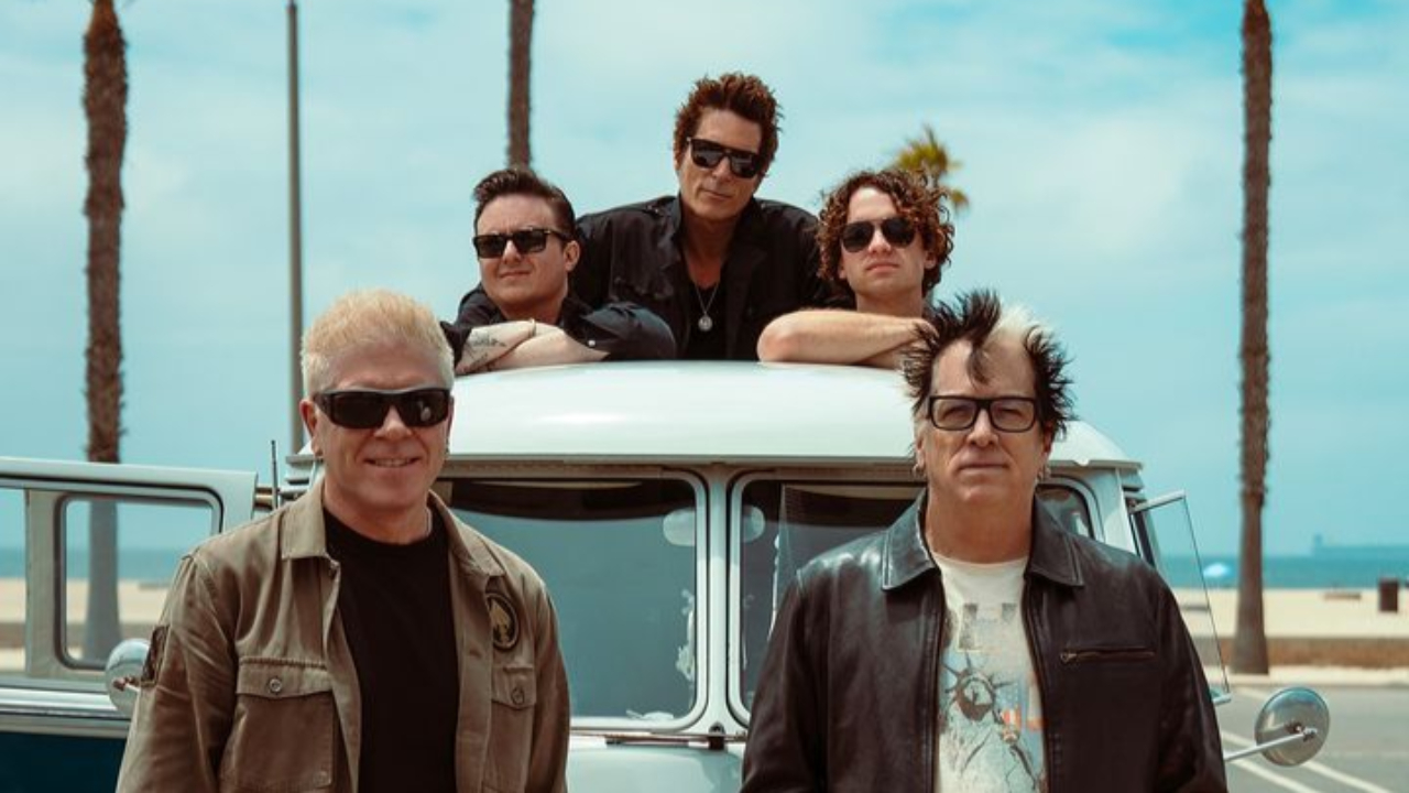 Quel est, selon The Offspring, le plus grand groupe punk de tous les temps ? Leur réponse pourrait vous surprendre… Quel est, selon The Offspring, le plus grand groupe punk de tous les temps ? Leur réponse pourrait vous surprendre…