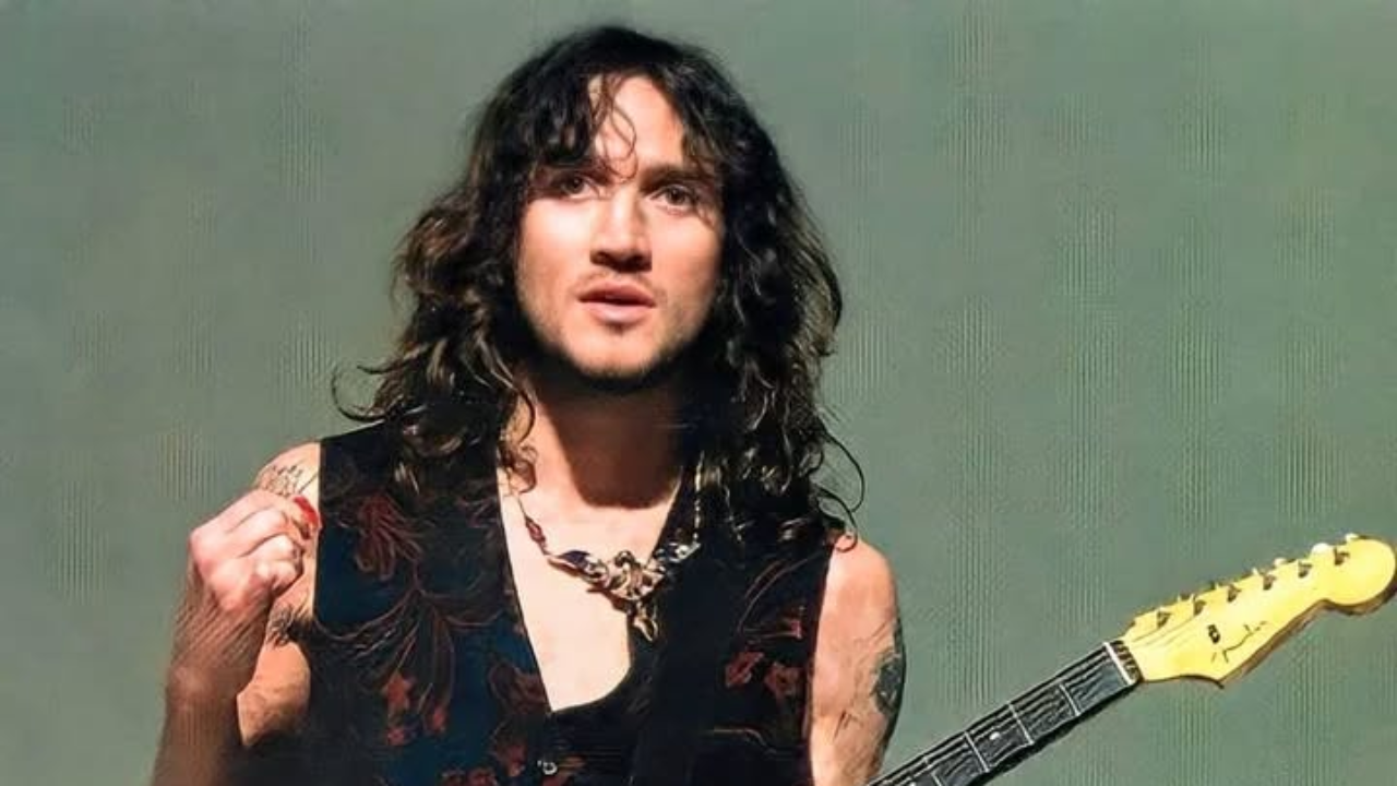 Red Hot Chili Peppers : L'histoire sombre derrière le premier départ de John Frusciante Red Hot Chili Peppers : L'histoire sombre derrière le premier départ de John Frusciante