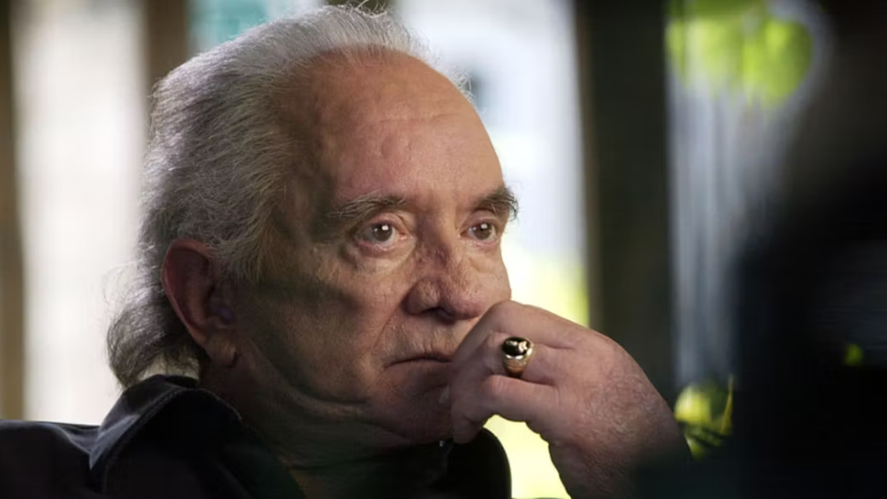 Rick Rubin, explique comment il a convaincu Johnny Cash d'enregistrer "Hurt" de Nine Inch Nails : &laquo; Il m'a regard&eacute; comme si j'&eacute;tais fou. &raquo;