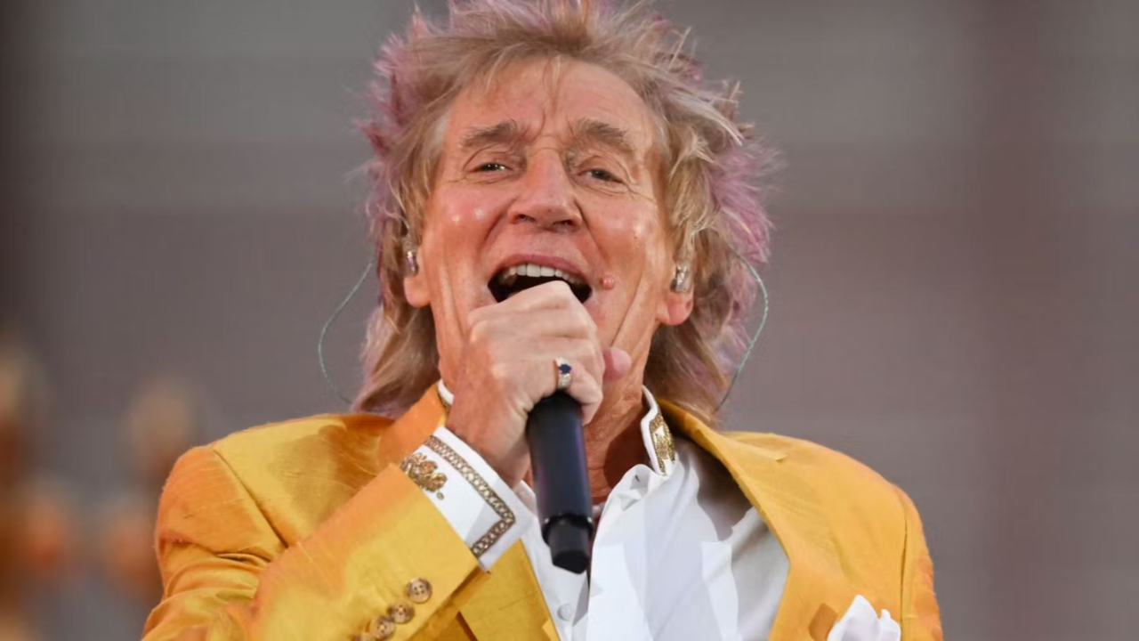 Rod Stewart : ce surprenant cocktail avec lequel il se gargarise pour performer en concert