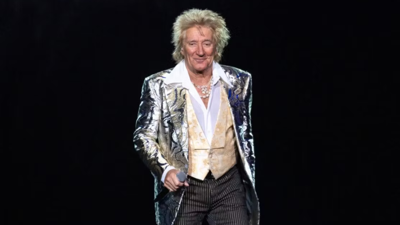 Rod Stewart fait un malaise et reçoit de l'oxygène sur scène ! Rod Stewart fait un malaise et reçoit de l'oxygène sur scène !
