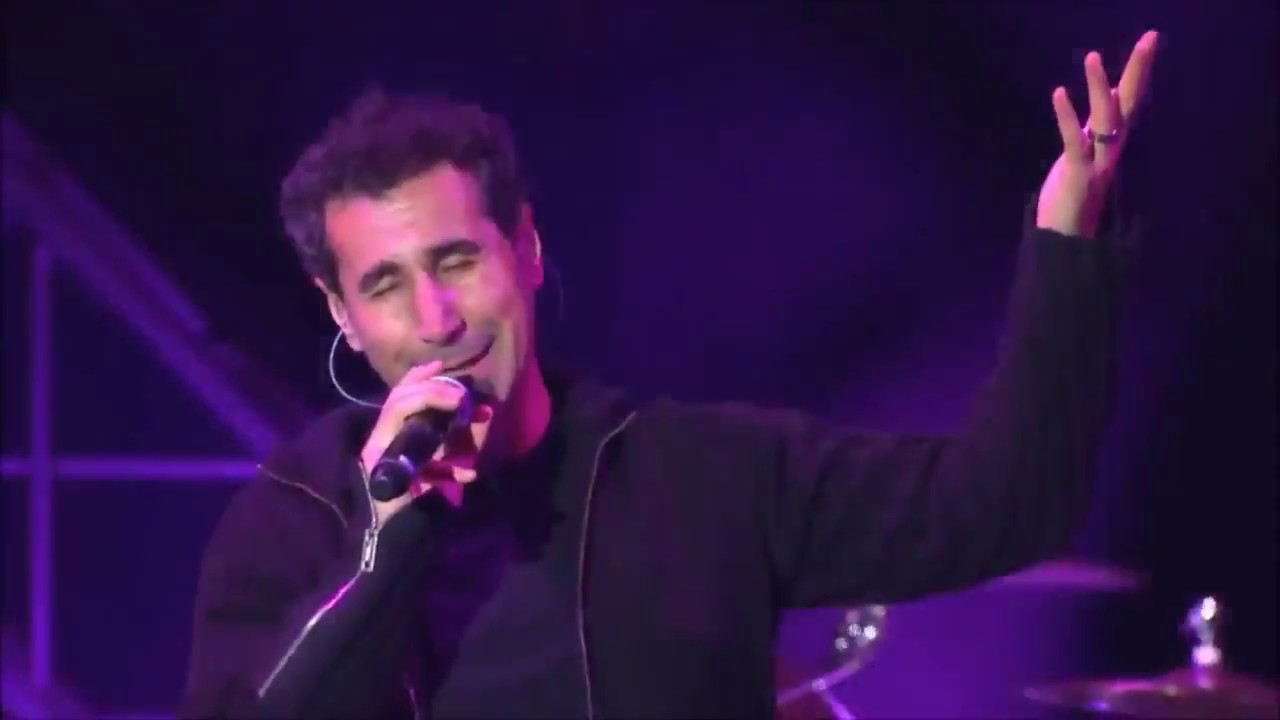 System of a Down &agrave; Erevan : l'histoire du concert mythique o&ugrave; le rock est devenu m&eacute;moire